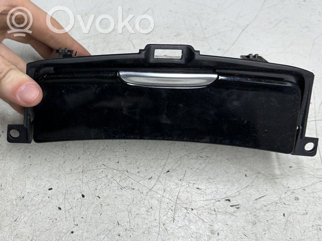 Ford S-MAX Peleninė panelėje 