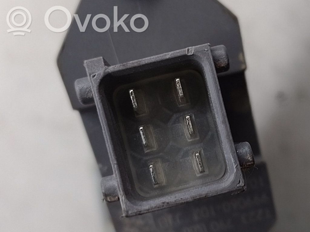 Toyota Avensis T250 Elektryczny podnośnik szyby drzwi tylnych 
