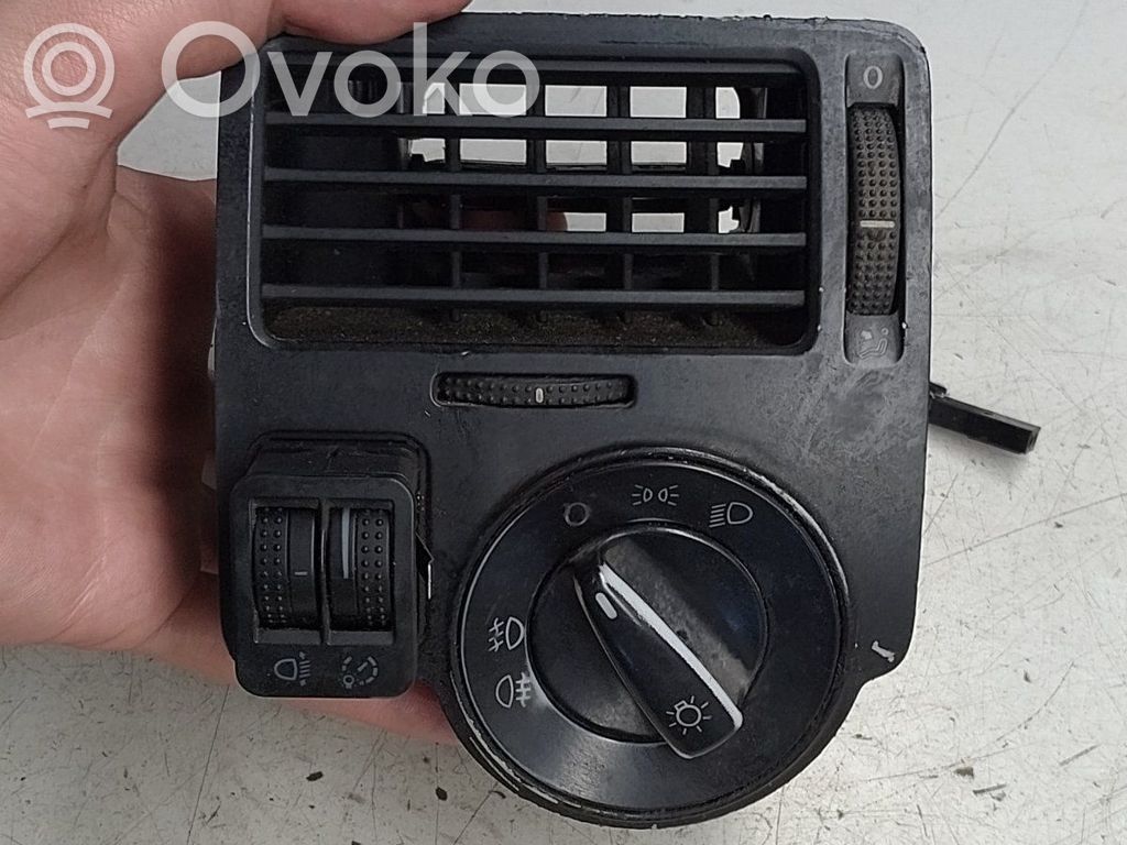 Volkswagen Bora Боковая воздушная решётка 