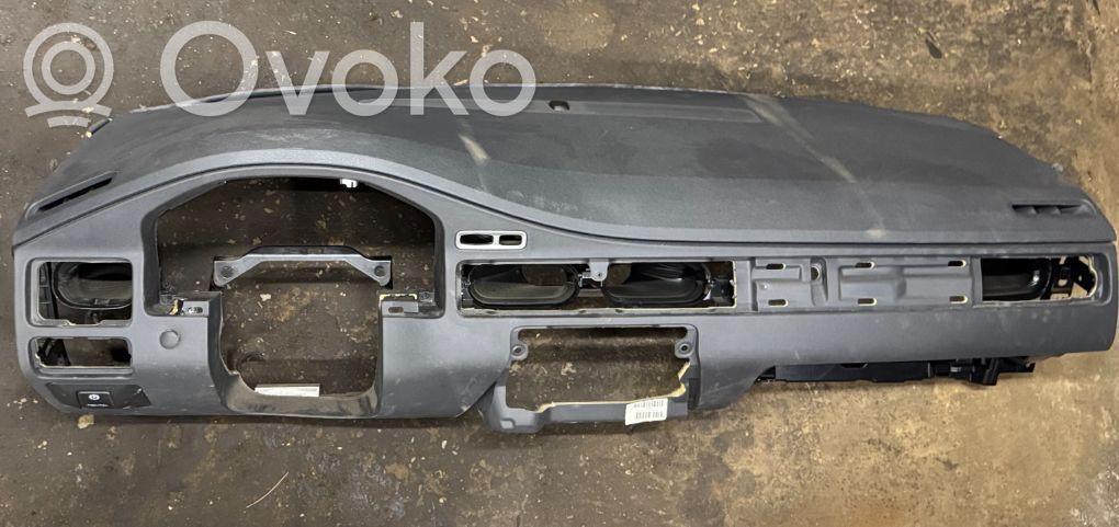 Volvo V70 Panelis 