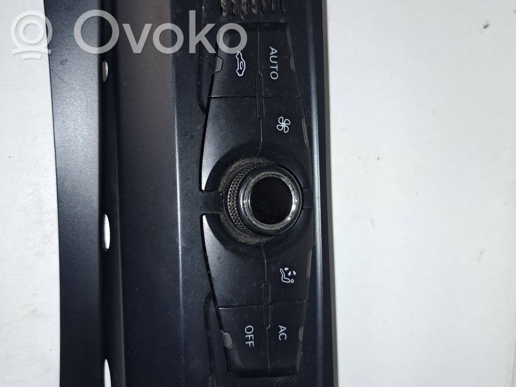 Panel klimatyzacji   8T1820043N,A2C53279964