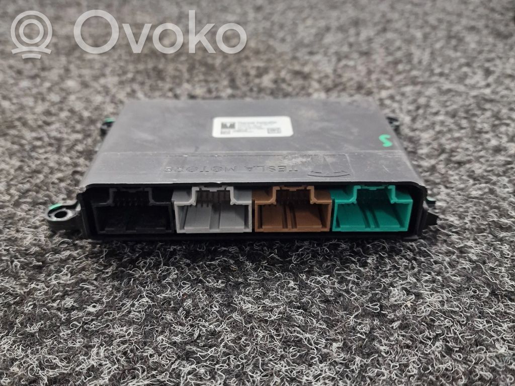 Tesla Model S Air conditioning/heating control unit 