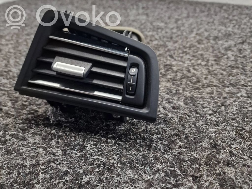 BMW M5 Boczna kratka nawiewu deski rozdzielczej 
