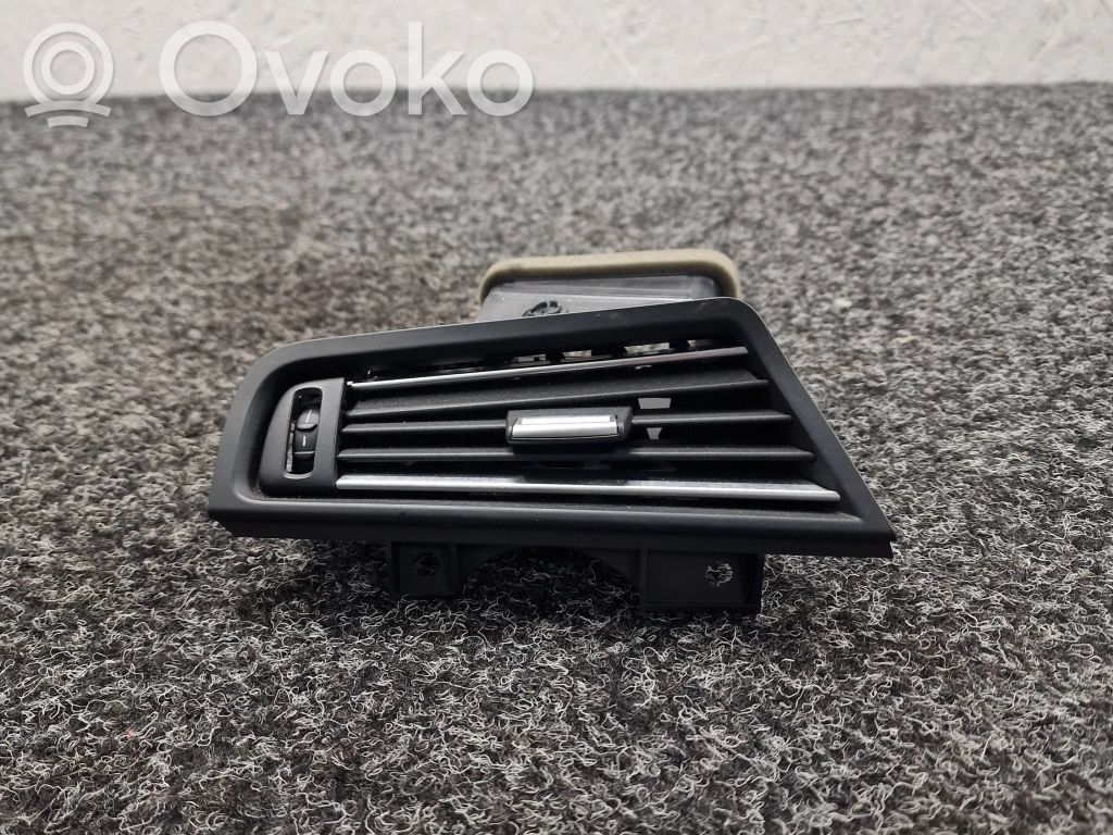 BMW M5 Boczna kratka nawiewu deski rozdzielczej 
