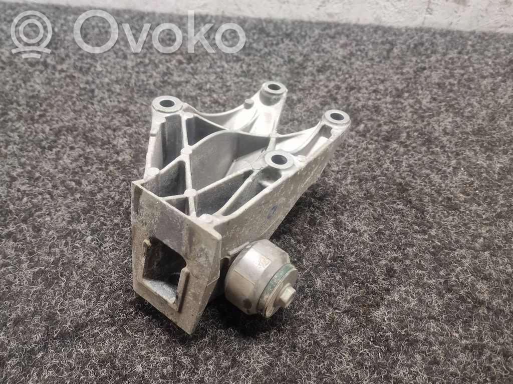 BMW 3 G20 G21 Engine mounting bracket 