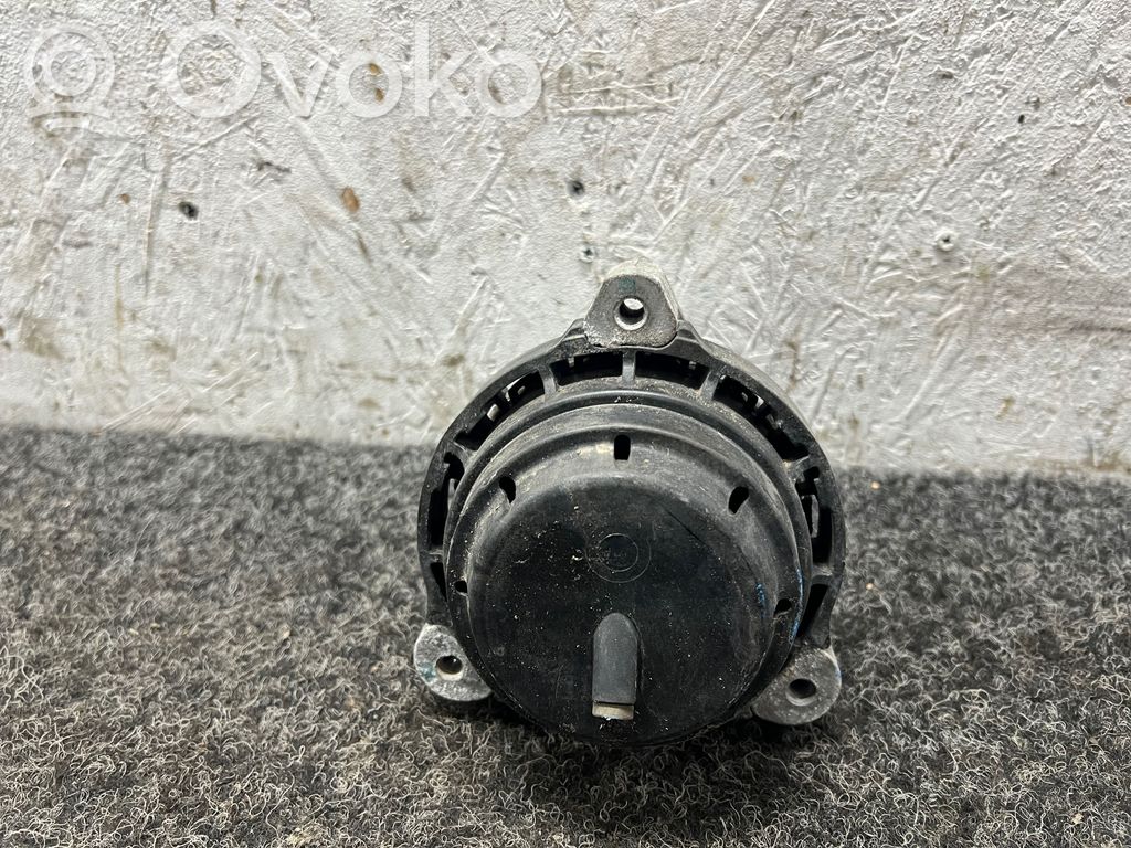 BMW 5 G30 G31 G38 Wspornik / Mocowanie silnika 