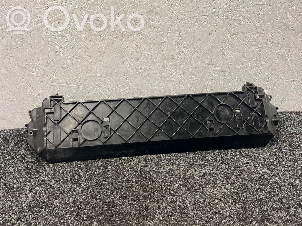 BMW X5 F15 Apatinė dalis radiatorių panelės (televizoriaus) 