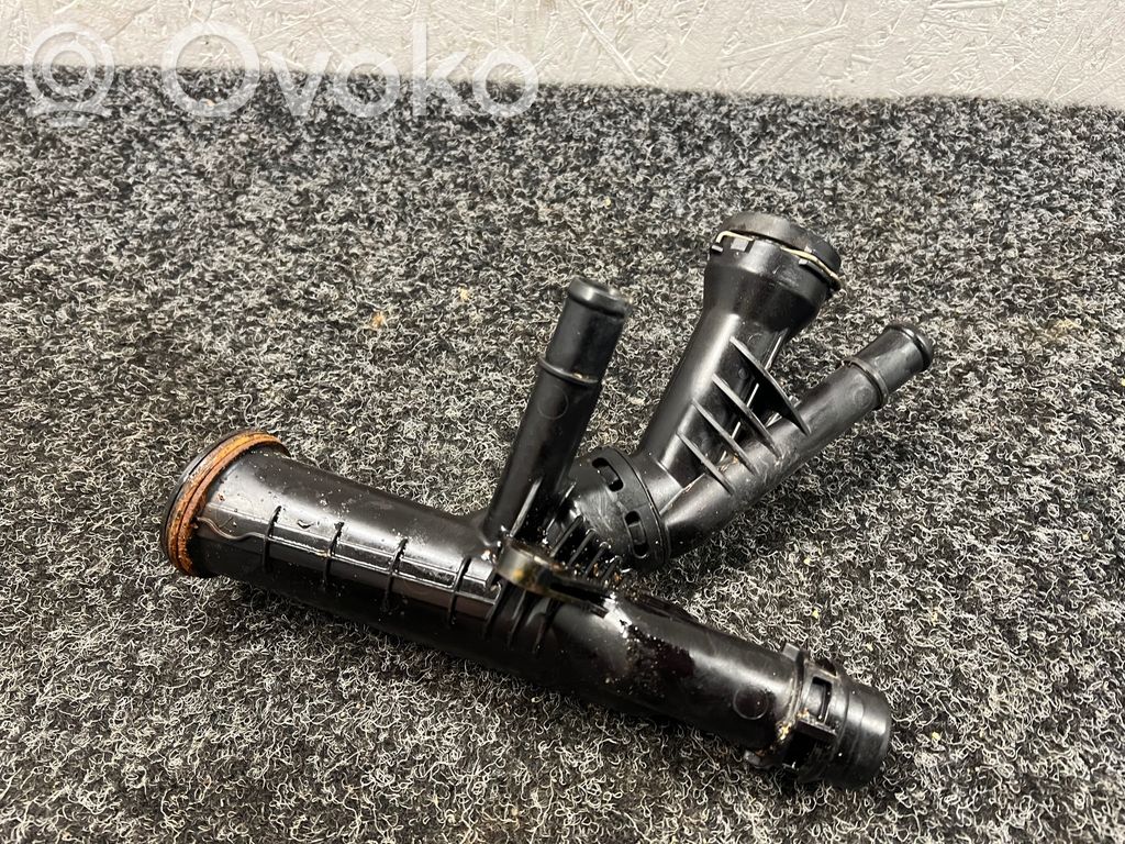 Volkswagen Touran III Engine coolant pipe/hose 