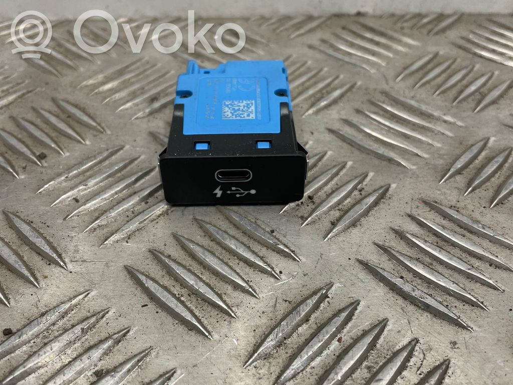 BMW X5 G05 USB socket connector 