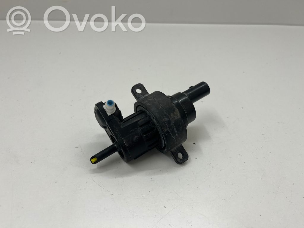 BMW 2 Active Tourer U06 Windscreen/windshield washer pump 