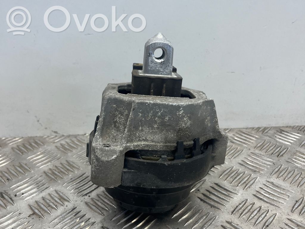 BMW 5 G30 G31 G38 Engine mount bracket 