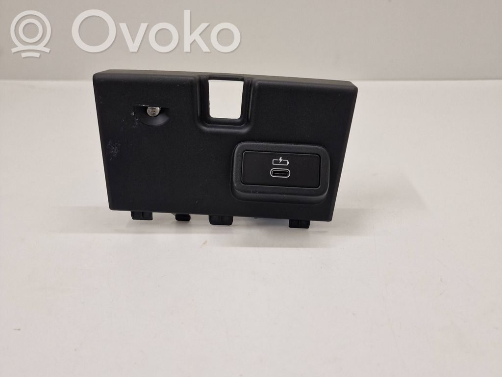 BMW 2 G42 USB savienotājs 