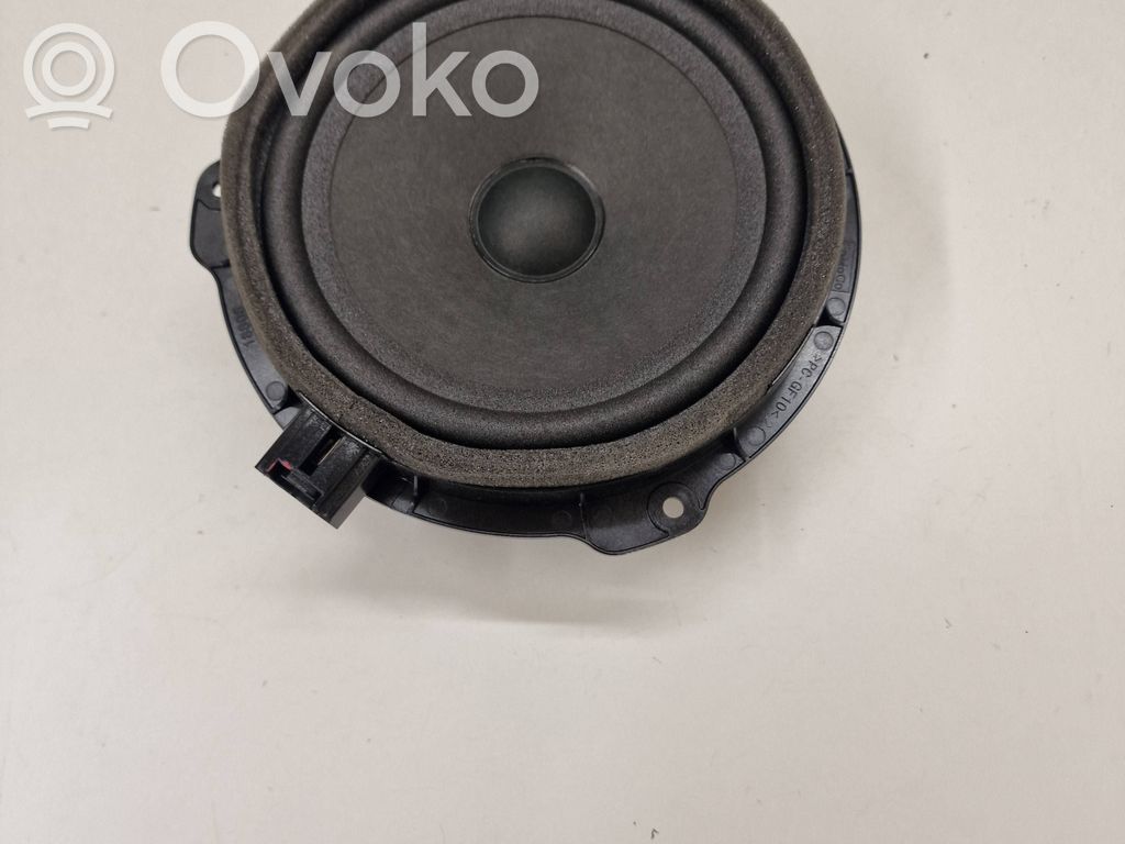 Panel speaker   LJ8T18808BA
