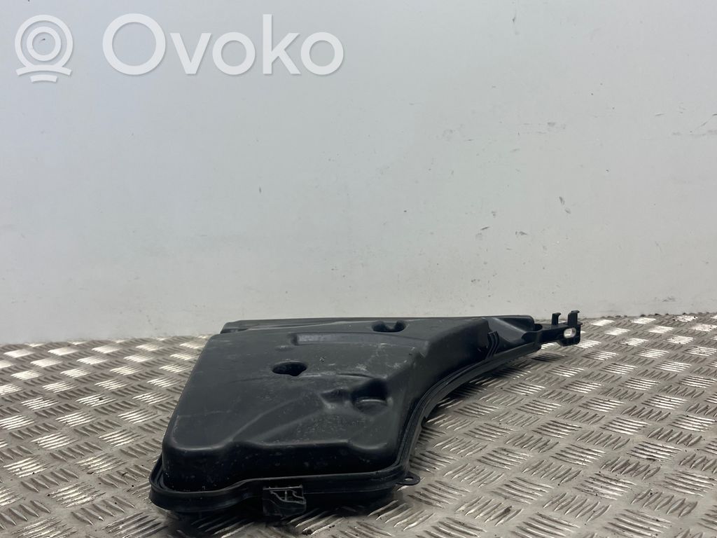 Zbiornik płynu do spryskiwaczy szyby przedniej / czołowej   8071453