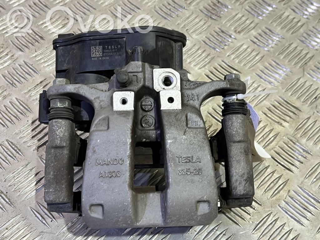 Tesla Model 3 Aizmugurējais suports 
