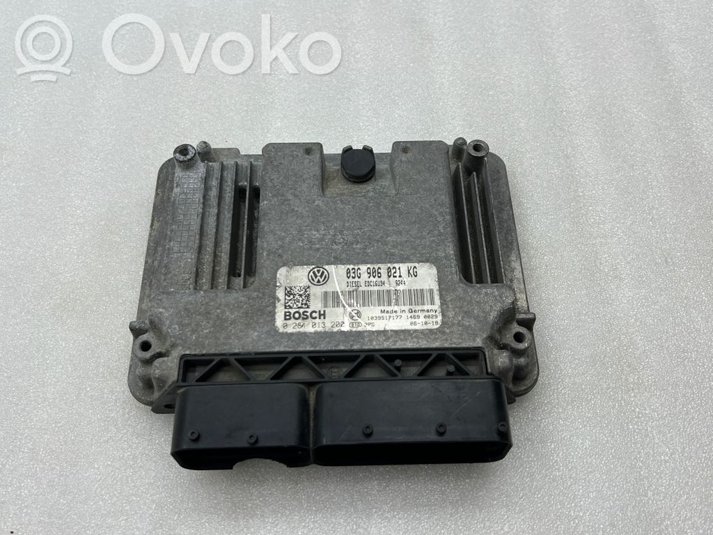 Volkswagen Golf V Engine control unit/module 