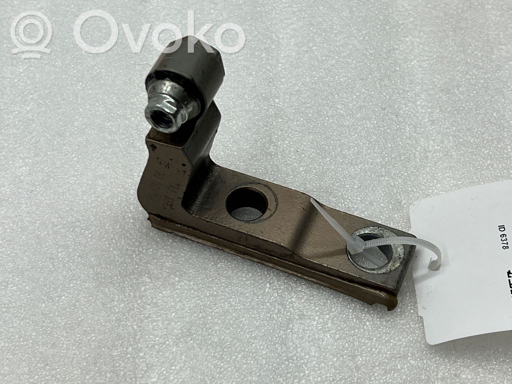 Volvo V40 Front door lower hinge 