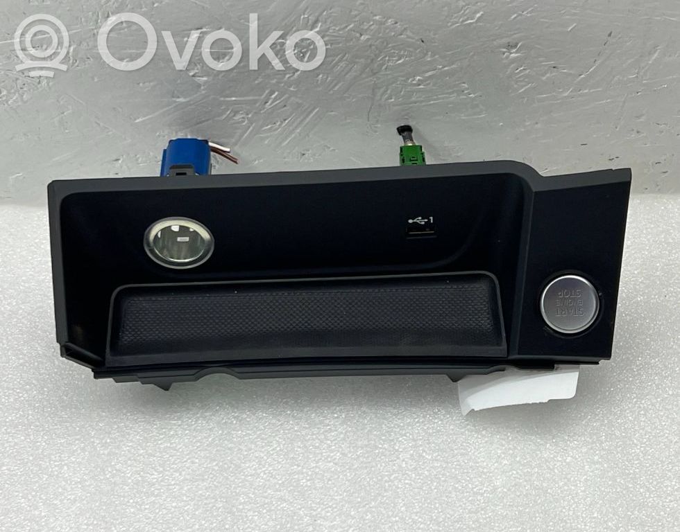 USB-pistokeliitin   8W2864131B,8W2905217F