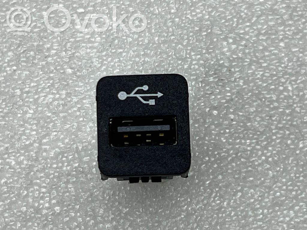 BMW 1 F40 USB socket connector 