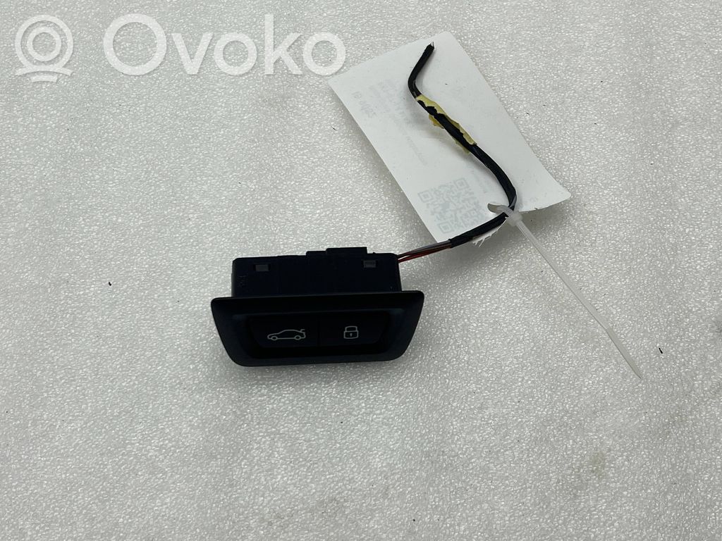 Tailgate/boot open switch button   5A64C25