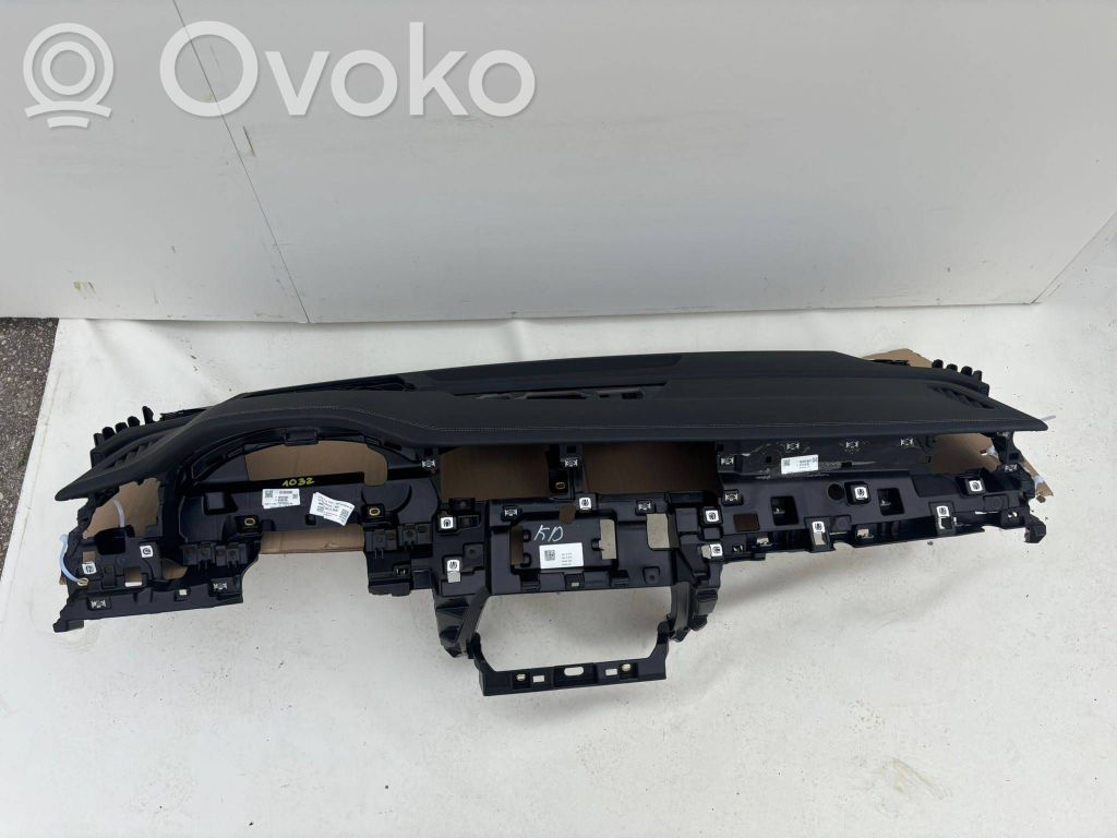 Audi RS Q8 Panelė 
