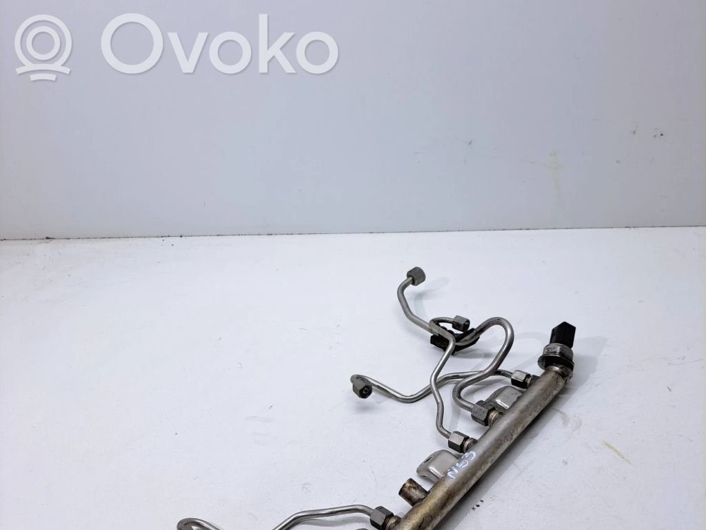 BMW 5 F10 F11 Fuel distributor 