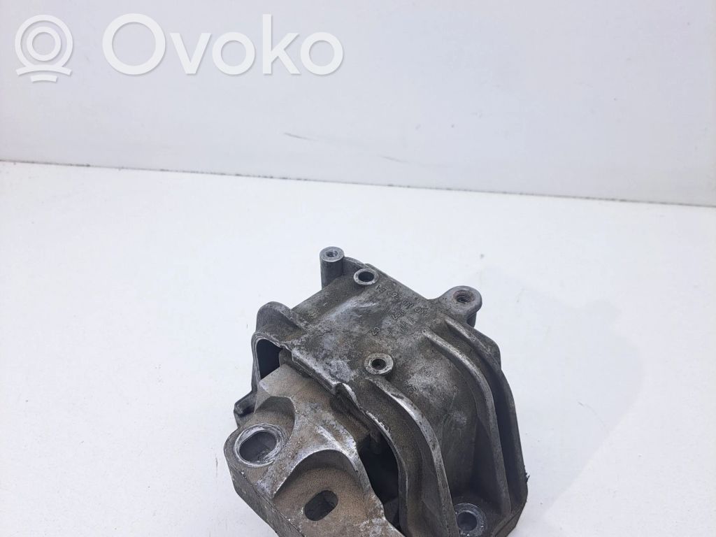 Volkswagen Caddy Engine mount bracket 