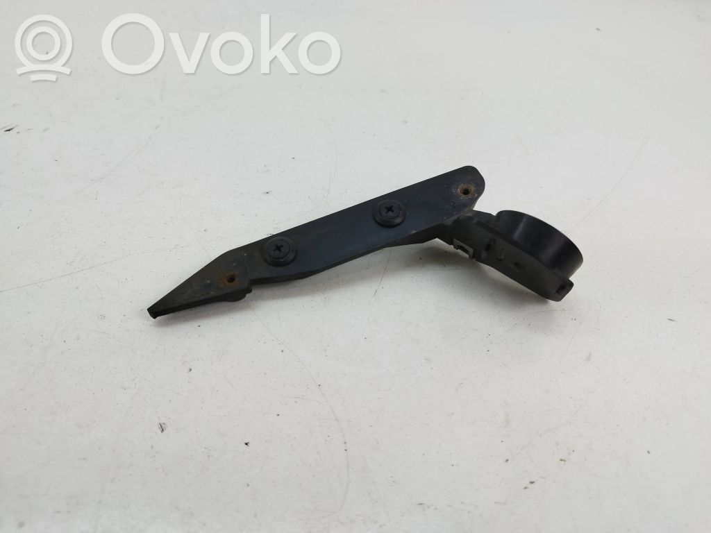 BMW 3 E90 E91 Front bumper mounting bracket 