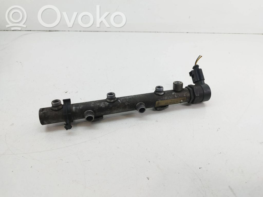Audi A6 S6 C6 4F Fuel distributor 