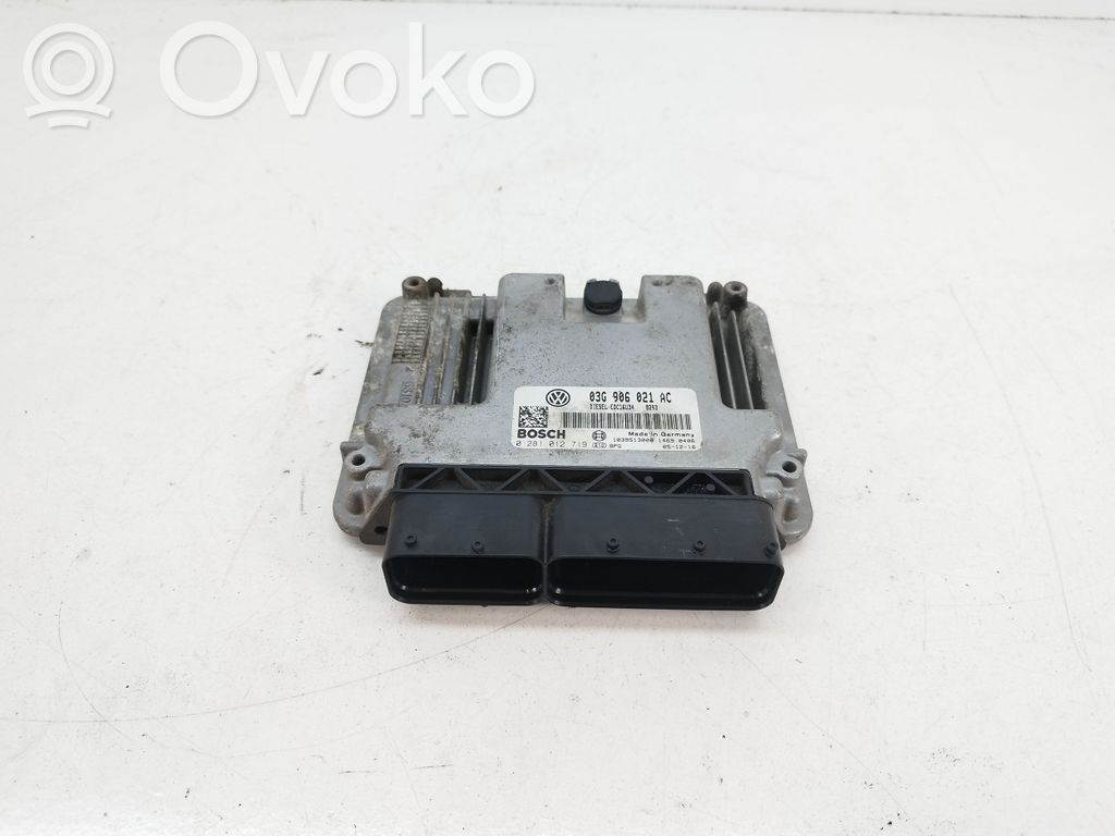 Volkswagen PASSAT B6 Engine control unit/module 