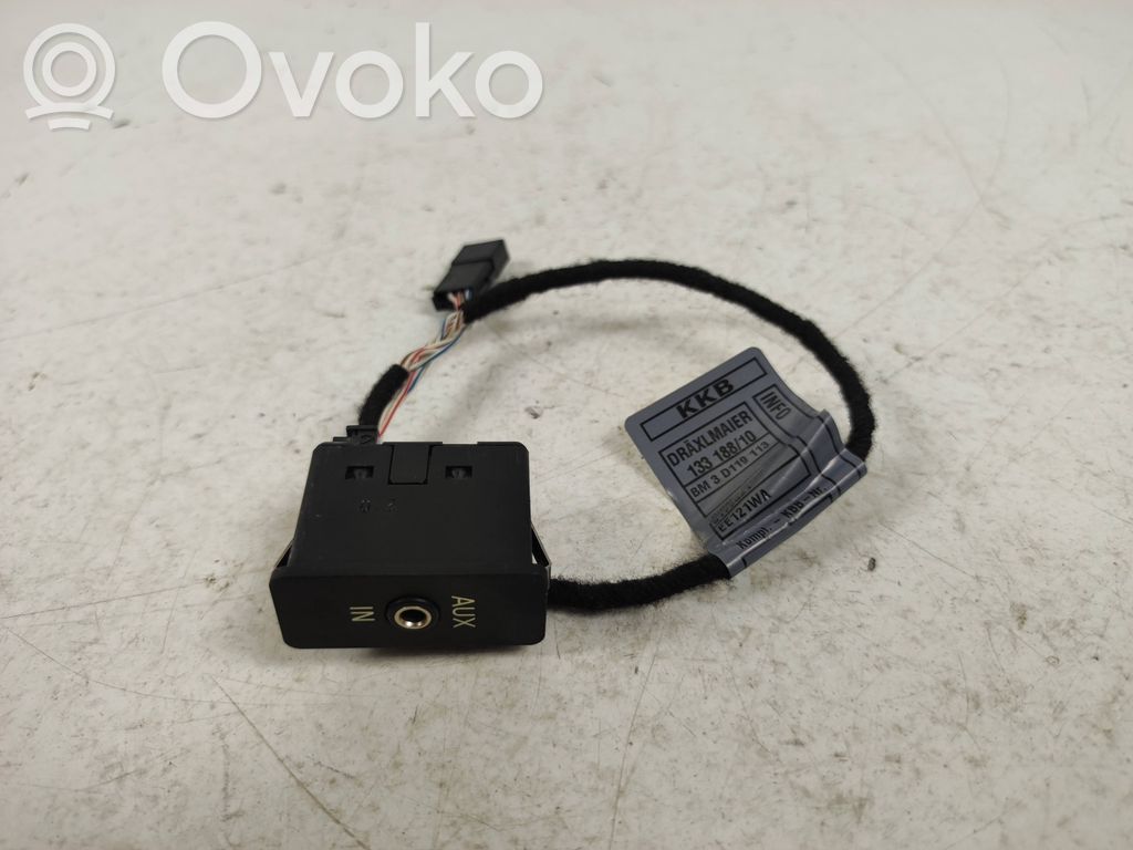 BMW 5 F10 F11 AUX in-socket connector 