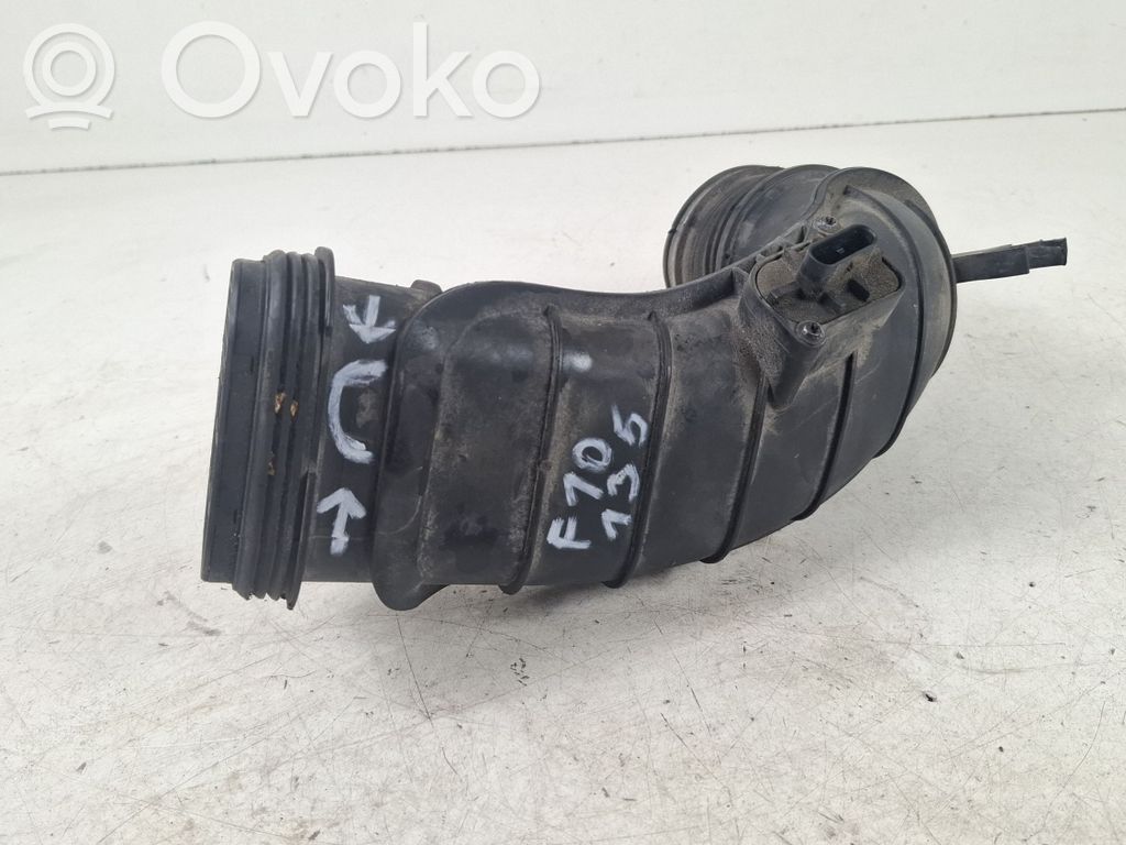 BMW 5 F10 F11 Rura / Wąż dolotowy powietrza 