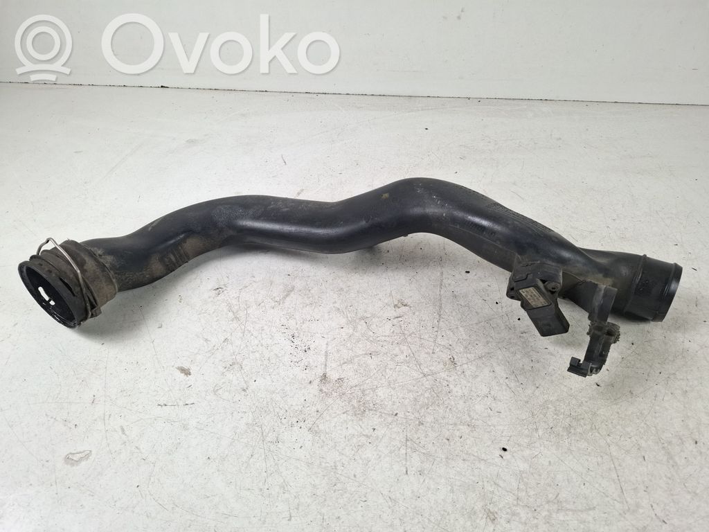 Volkswagen Jetta VI Välijäähdyttimen letku 