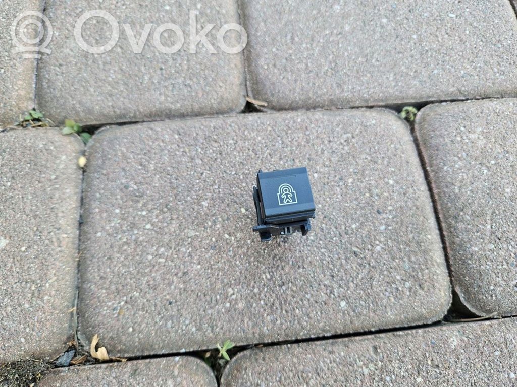 Opel Combo E Przycisk dziecko w samochodzie 