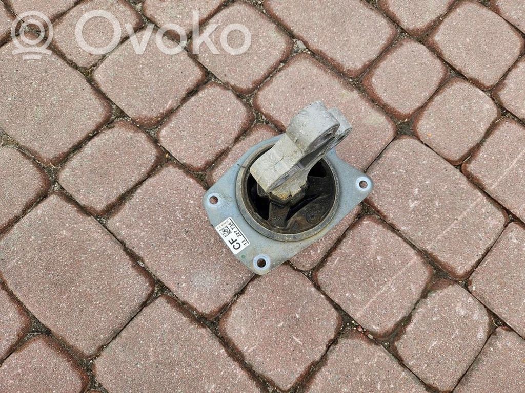 Opel Insignia A Engine mount bracket 