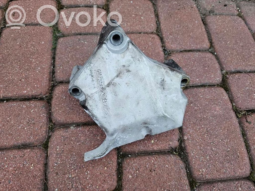 Opel Astra J Engine mount bracket 