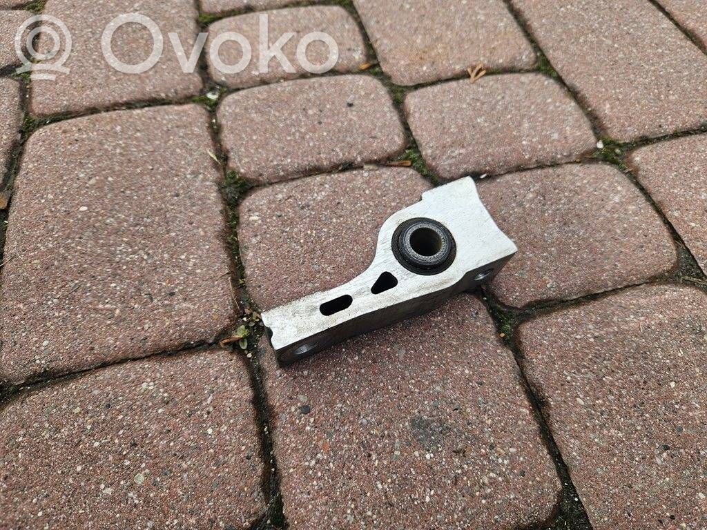 Volkswagen Golf VII Engine mounting bracket 