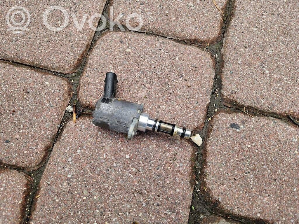 Volkswagen Golf VII Supporto di montaggio del filtro dell’olio 