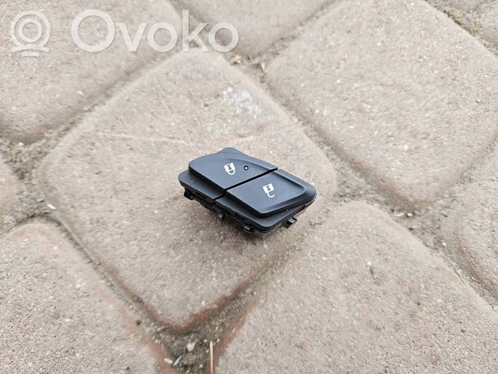 Opel Insignia B Central locking switch button 