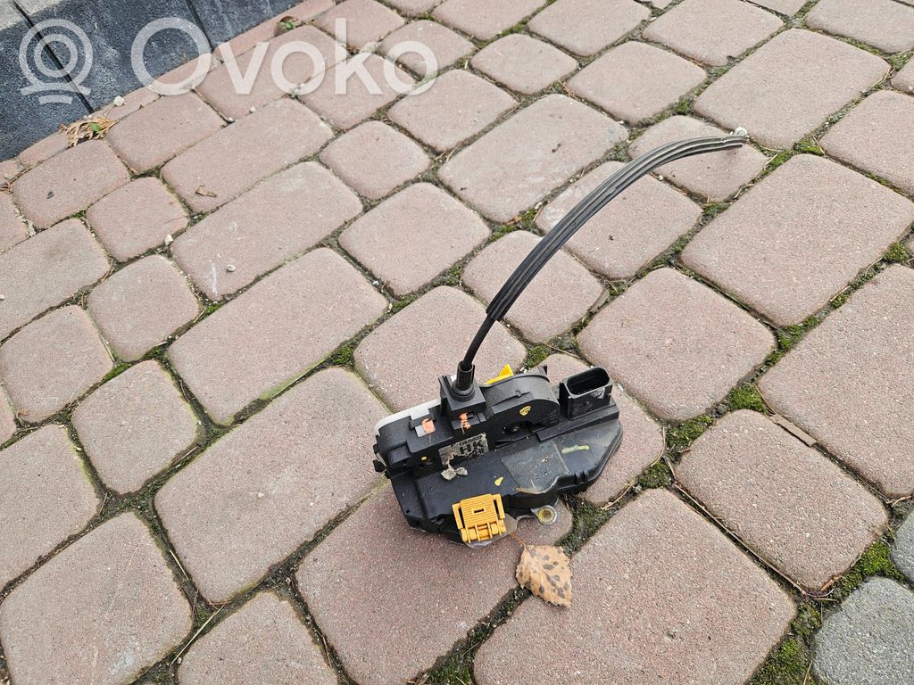 Opel Insignia A Priekšpusē slēdzene 
