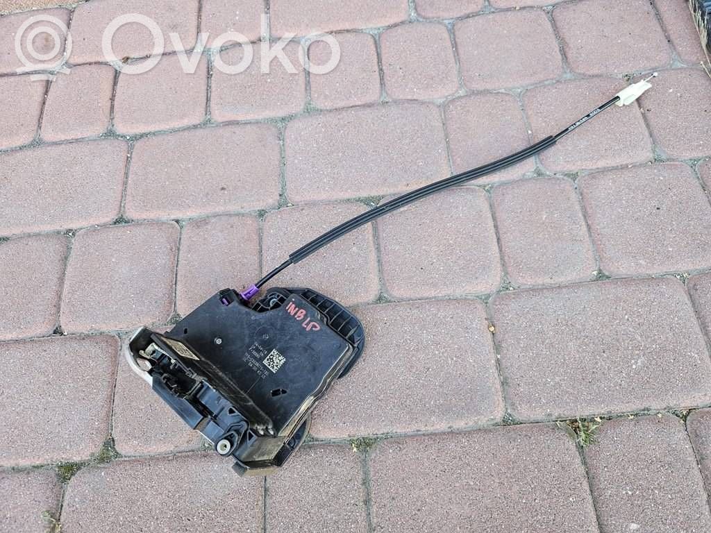 Opel Insignia B Front door lock 