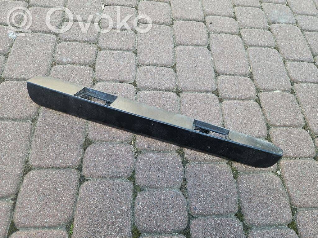Opel Vivaro Éclairage de plaque d'immatriculation 