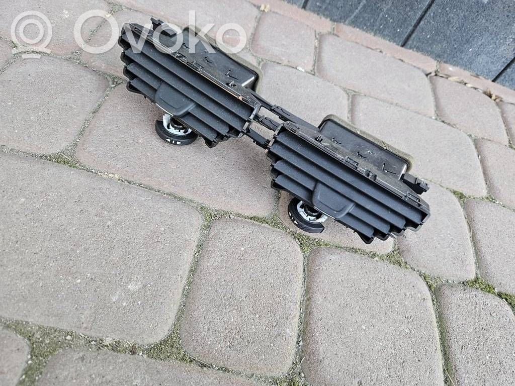 Opel Corsa E Rejilla de ventilación central del panel 