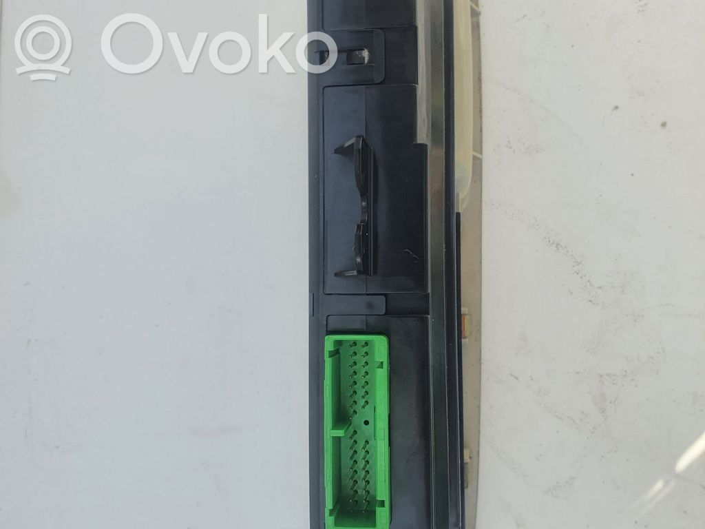 Electric window control switch   8622039