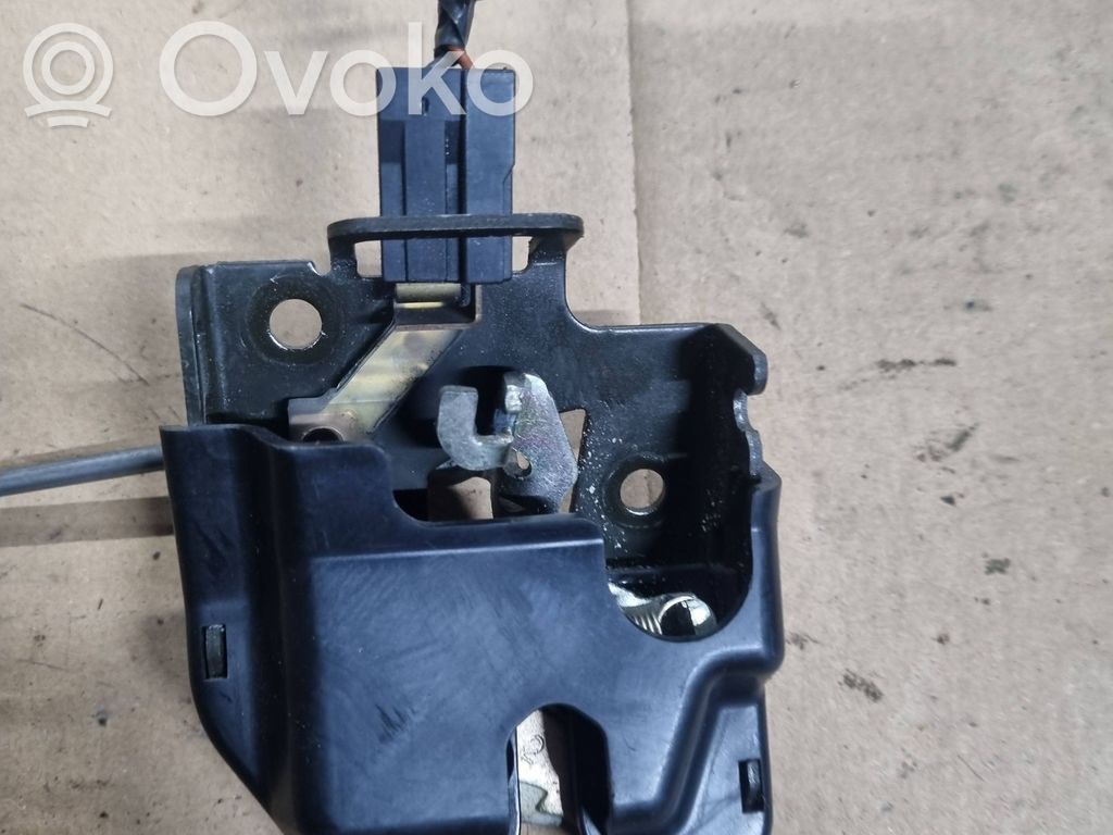 Loading door lock