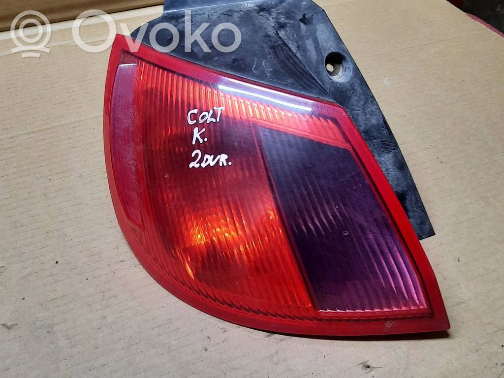 Mitsubishi Colt Luci posteriori 
