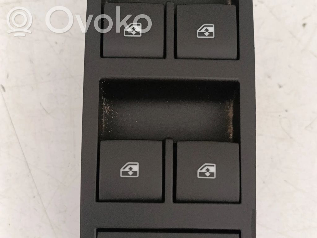 Opel Insignia A Electric window control switch 