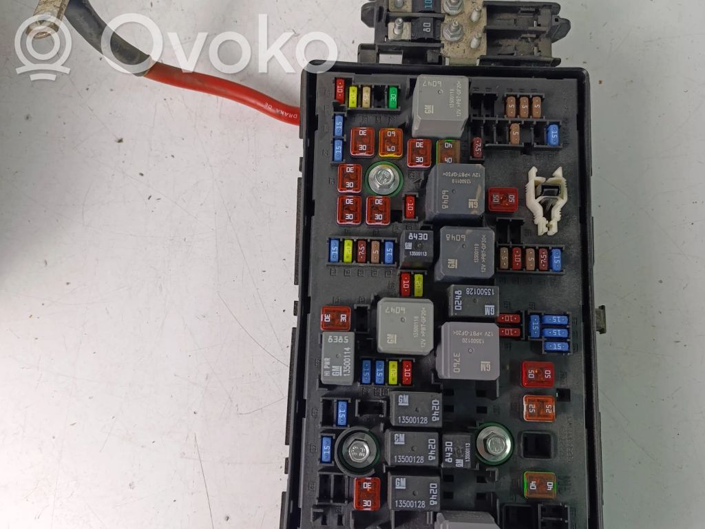 Opel Insignia A Saugiklių blokas 