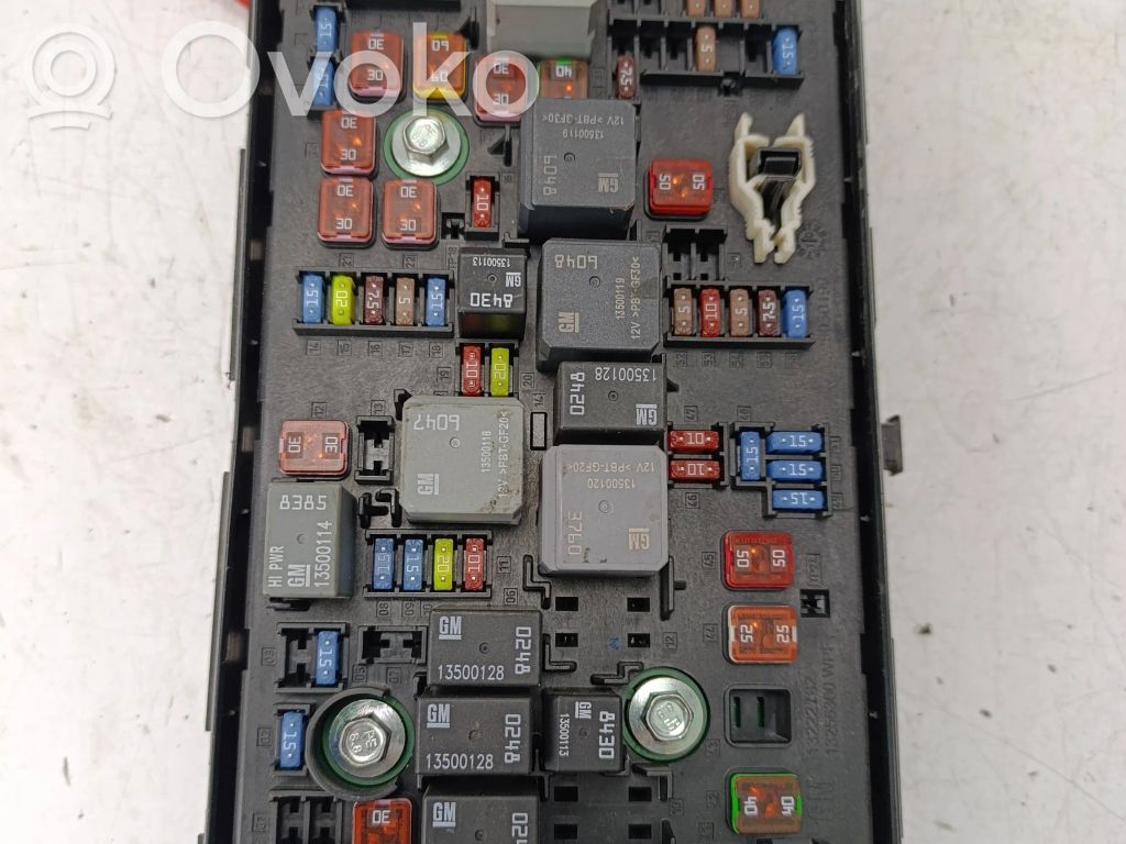 Opel Insignia A Saugiklių blokas 