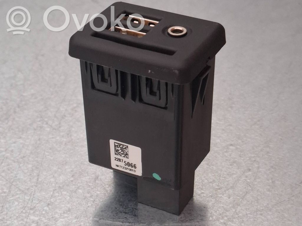 Opel Insignia A USB socket connector 